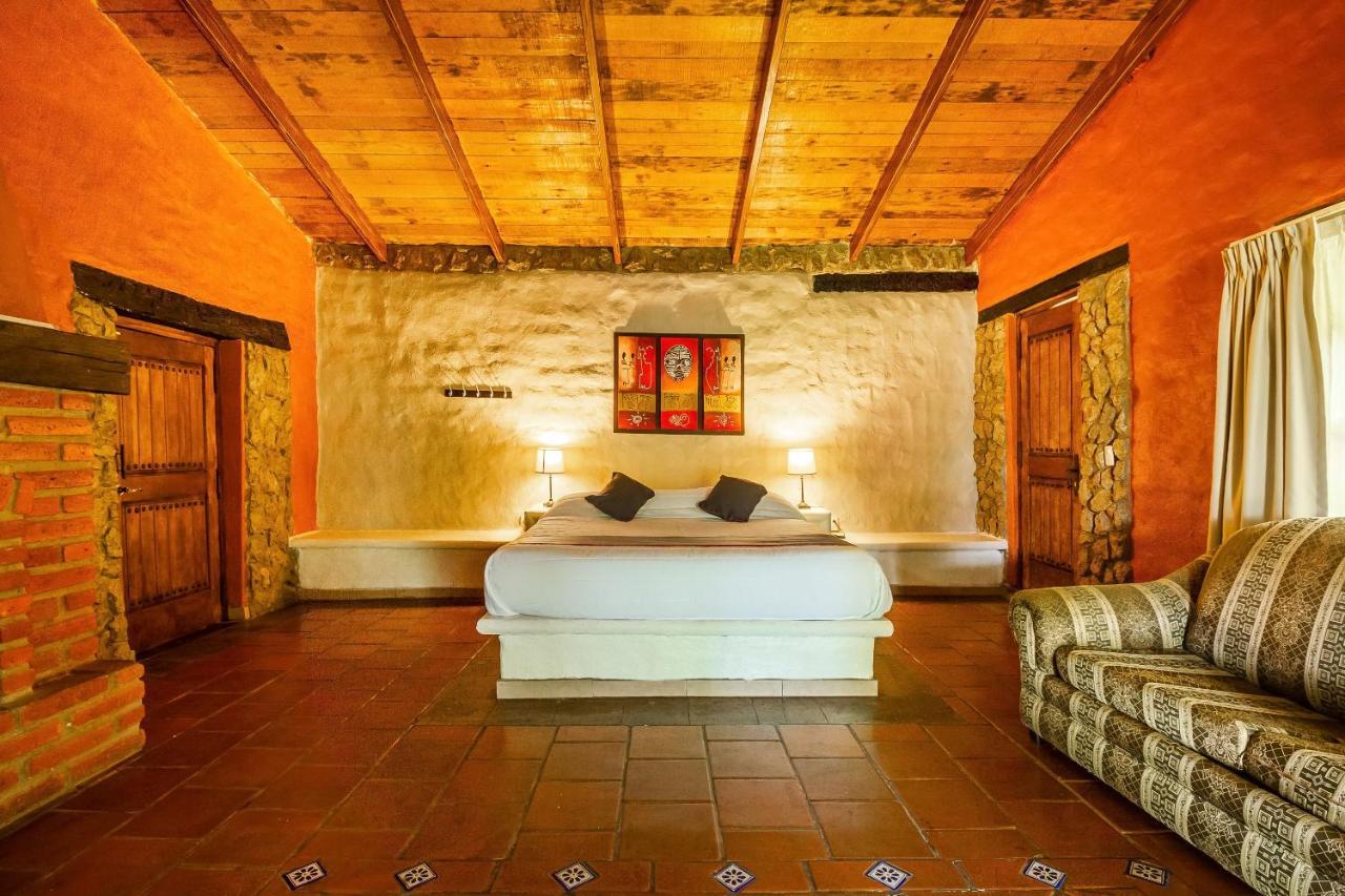 Hotel Hacienda Coyotes Zapotlanejo Exterior photo